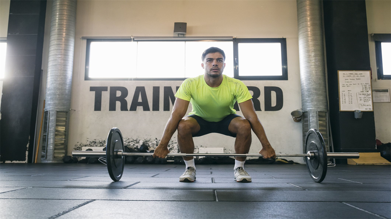 A Physical Therapist Shows How to Avoid This Common Deadlift Mistake